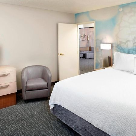 Courtyard By Marriott Lansing Hotel Exterior photo