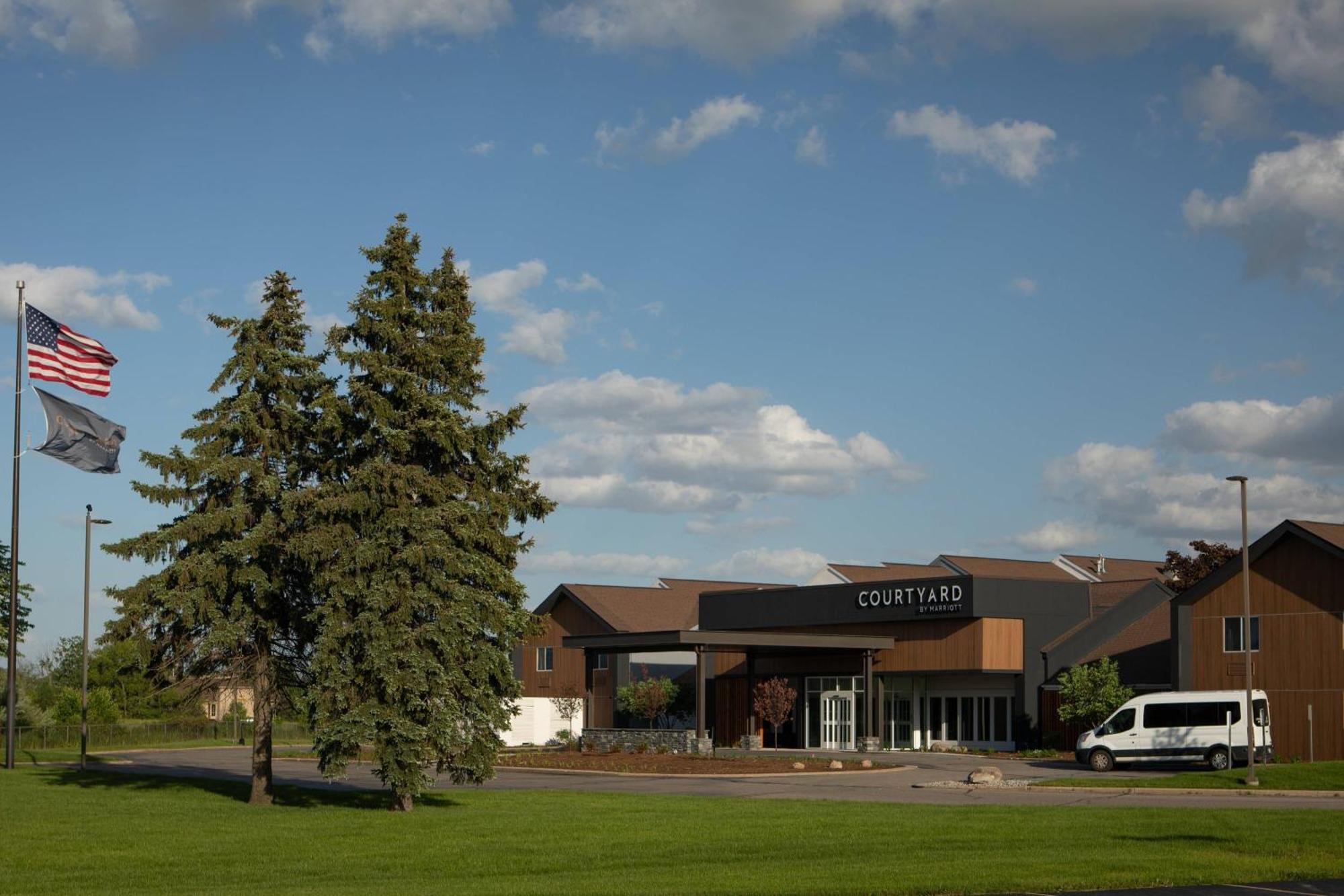 Courtyard By Marriott Lansing Hotel Exterior photo