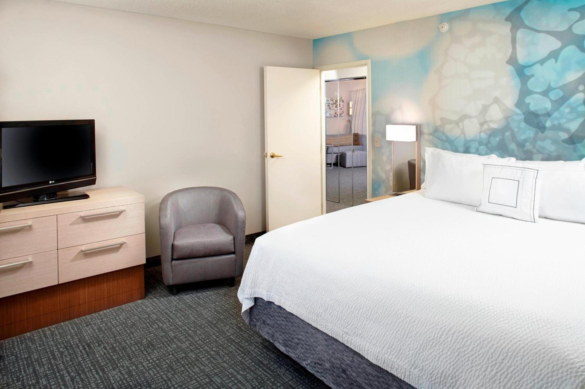 Courtyard By Marriott Lansing Hotel Exterior photo