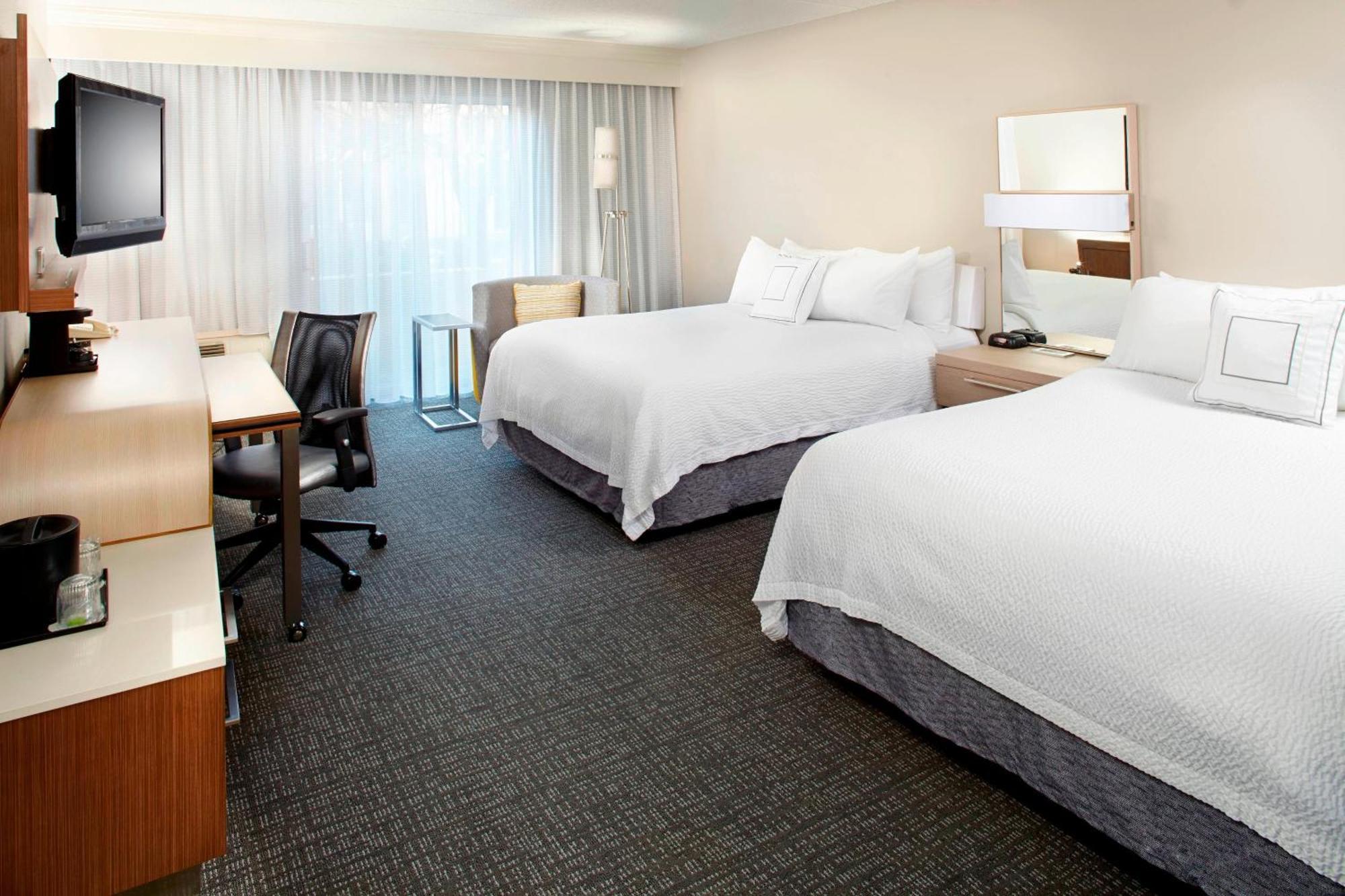Courtyard By Marriott Lansing Hotel Exterior photo