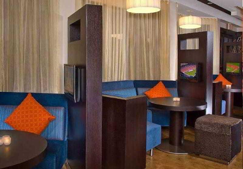 Courtyard By Marriott Lansing Hotel Restaurant photo