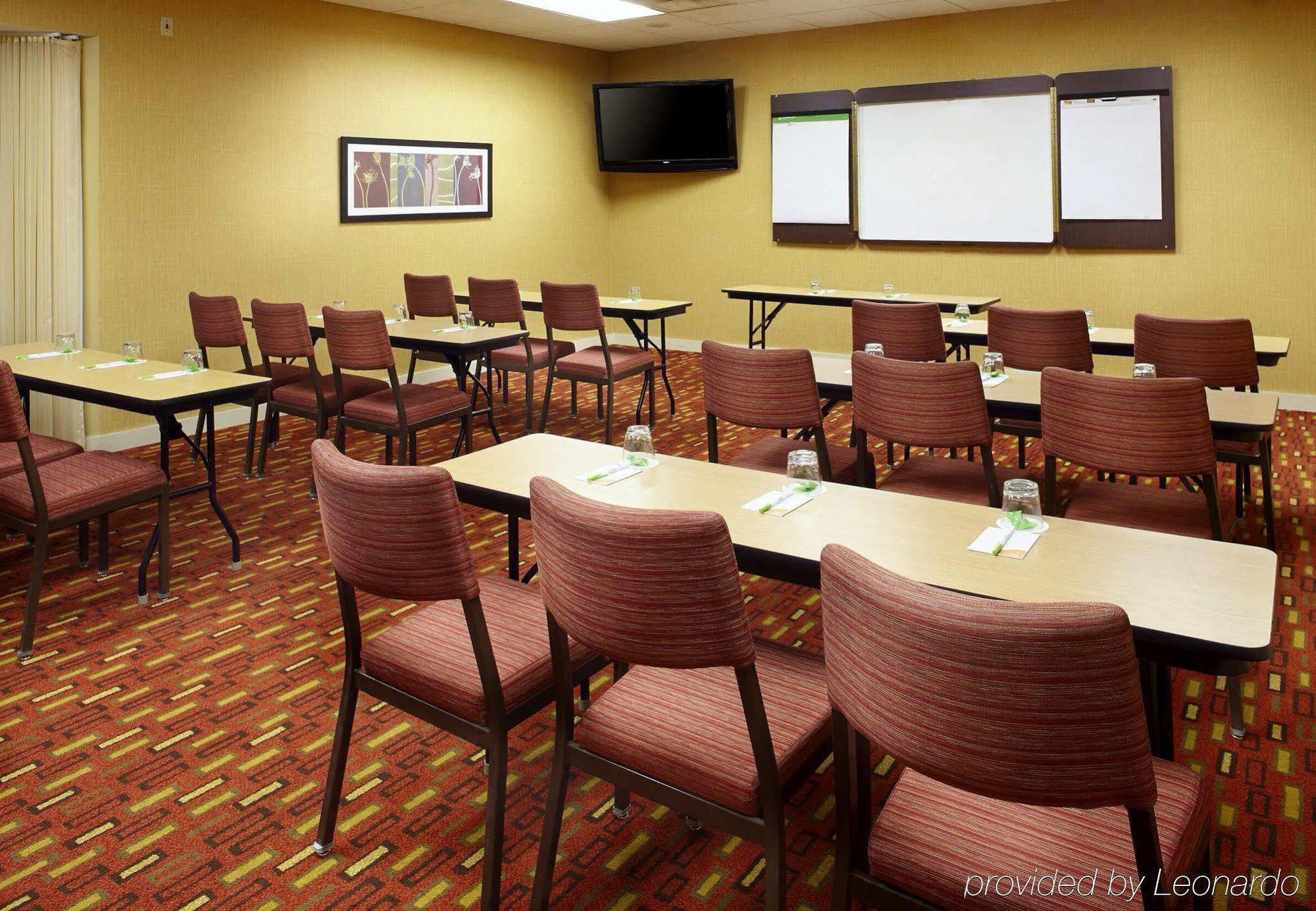 Courtyard By Marriott Lansing Hotel Exterior photo