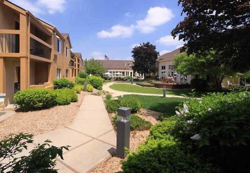 Courtyard By Marriott Lansing Hotel Exterior photo